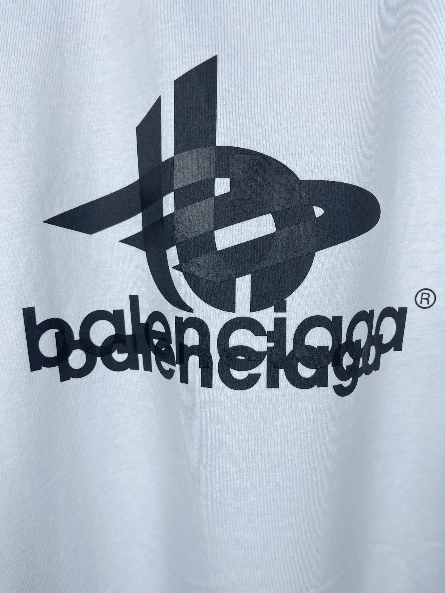 【 . Quality】BALENCI*GA/ .2024New Arrival. LOGOClassic T . . Authentic ， ！ ZP . 260 ， . ， ，。 。Classic ，LOGO ， ， 。 . ， ， ， OS . Same Style ：BL 223213 ：Black，White， Size：XS L